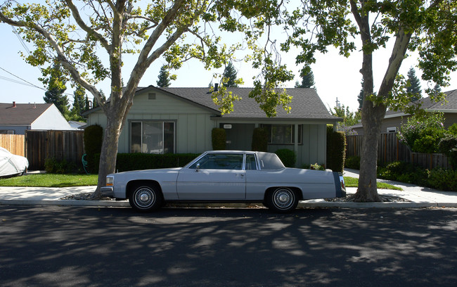 1221-1223 Sierra St in Redwood City, CA - Foto de edificio - Building Photo