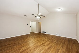 1108 N Knowles Dr in Saginaw, TX - Building Photo - Building Photo