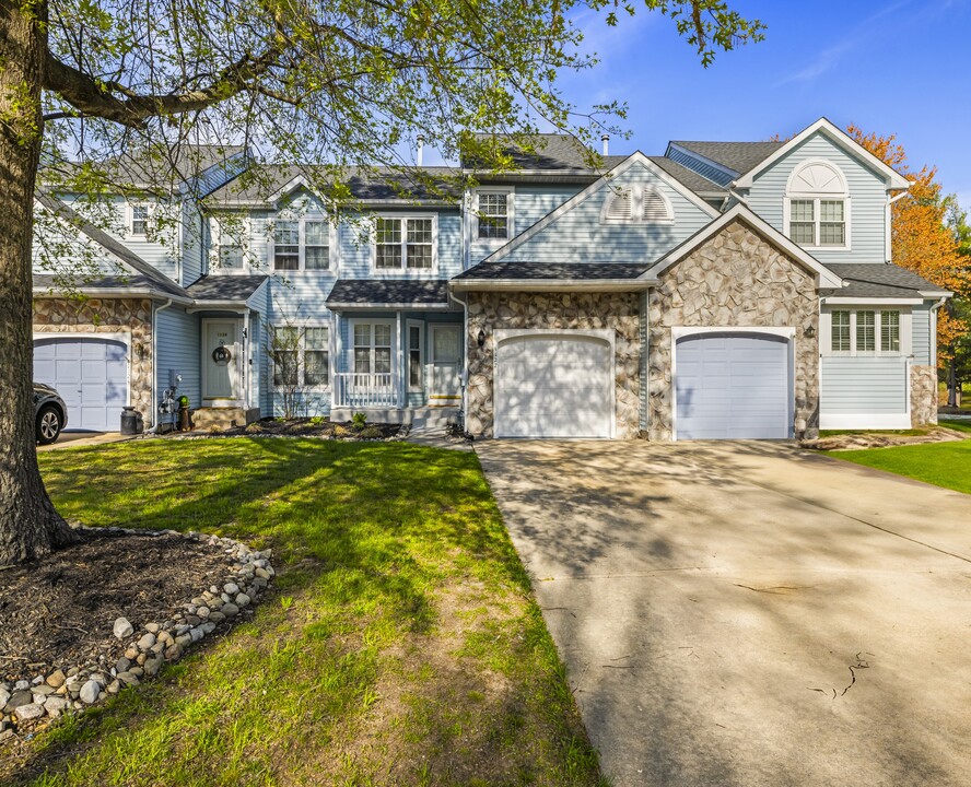 1122 Shamrock Way in Monroe, NJ - Building Photo