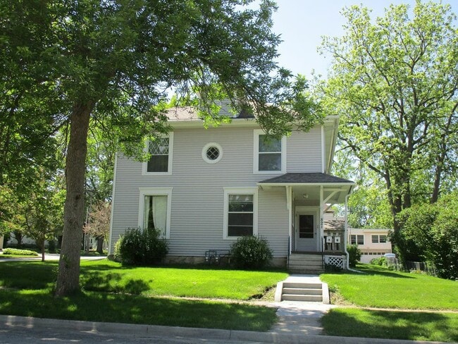 821 Tremont St, Unit Apartment 2