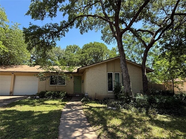 property at 1704 Brittany Blvd