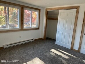 118 Tyrolean Way in Henryville, PA - Building Photo - Building Photo