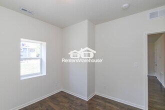 2305 E 37th St in Kansas City, MO - Building Photo - Building Photo