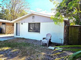 6886 49th Ave N in St. Petersburg, FL - Building Photo