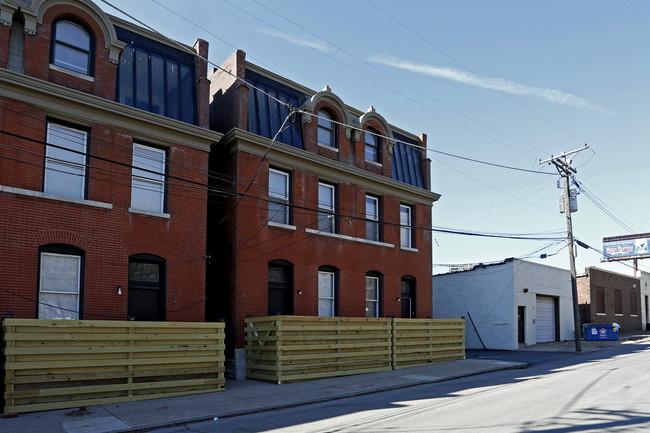 Clayton Ave Apartments in St. Louis, MO - Building Photo - Building Photo