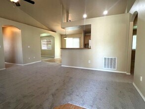 1097 N Cliff Creek Ave in Meridian, ID - Building Photo - Building Photo
