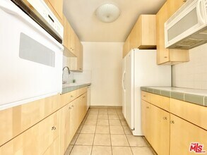 919 N Alfred St-Unit -104 in West Hollywood, CA - Building Photo - Building Photo