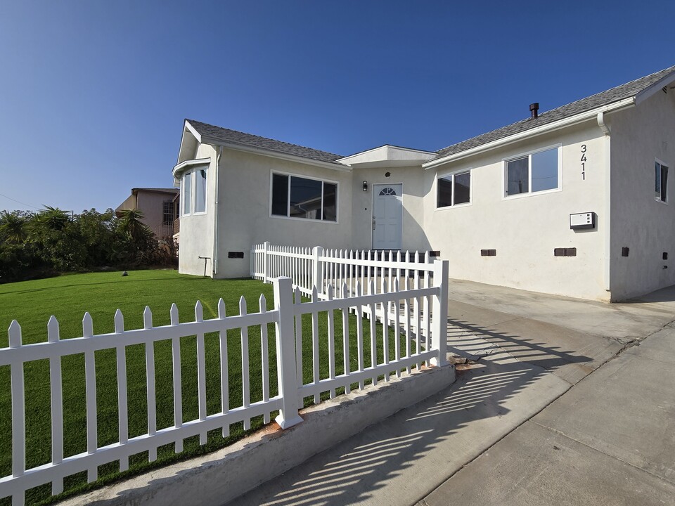 3411 W 83rd St in Inglewood, CA - Building Photo