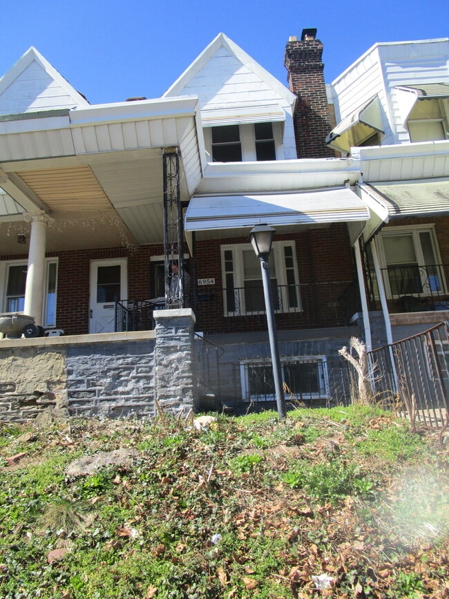 6954 Forrest Ave in Philadelphia, PA - Building Photo - Building Photo