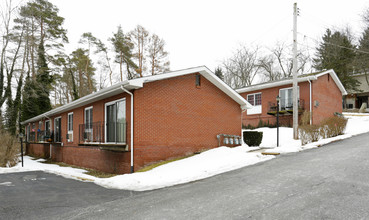 Orchard Hill Apartments in Gibsonia, PA - Foto de edificio - Building Photo