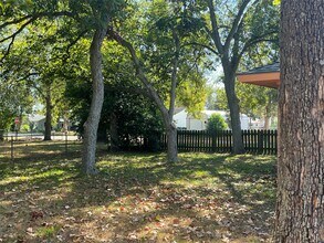 106 Jane Dr in Columbus, TX - Building Photo - Building Photo