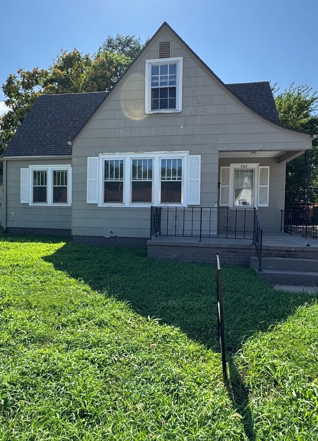 property at 753 S Hillside St