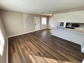 155 Westminster Way in Henderson, NV - Building Photo - Building Photo