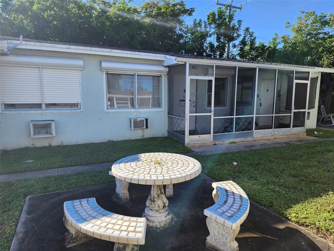 property at 2213 Lincoln St