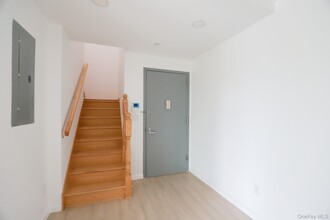 42-78-78 Main St in Queens, NY - Building Photo - Building Photo