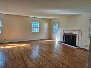 1171 Twisted Oak Ln in Buffalo Grove, IL - Building Photo - Building Photo
