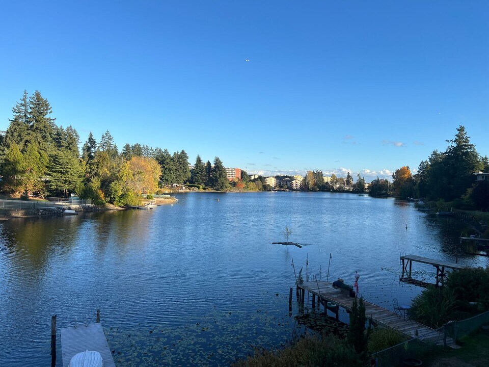 13456 Greenwood Ave N in Seattle, WA - Foto de edificio