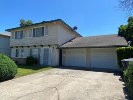 2832 Sweet Way in Sacramento, CA - Building Photo