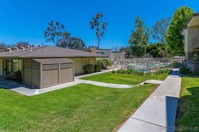 432 Edgehill Ln, Unit 23 in Oceanside, CA - Building Photo - Building Photo