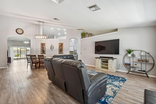 7124 Colonial Lake Dr in Riverview, FL - Foto de edificio - Building Photo