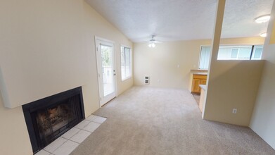 6972-6978 SW Montauk Cir in Lake Oswego, OR - Building Photo - Building Photo