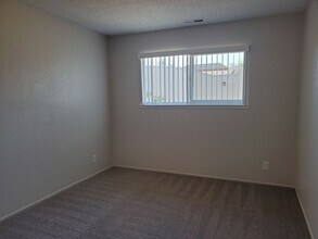 2951 Robert Ct in Redding, CA - Building Photo - Building Photo