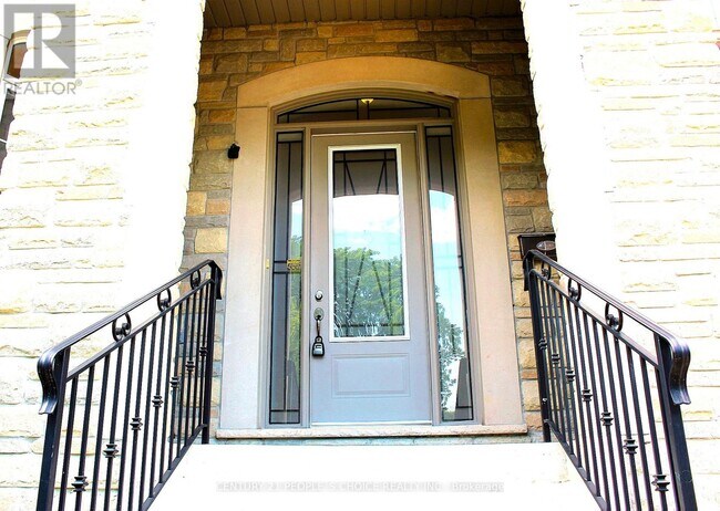 1275 Saginaw Crescent in Mississauga, ON - Building Photo - Building Photo