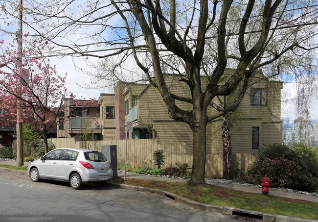 1005 W 7th Ave in Vancouver, BC - Building Photo - Primary Photo