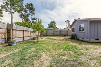 6524 SW Harbor Ave in Lincoln City, OR - Building Photo - Building Photo