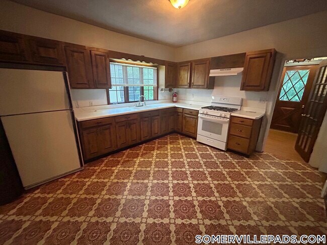 186 Powder House Blvd in Somerville, MA - Building Photo - Building Photo