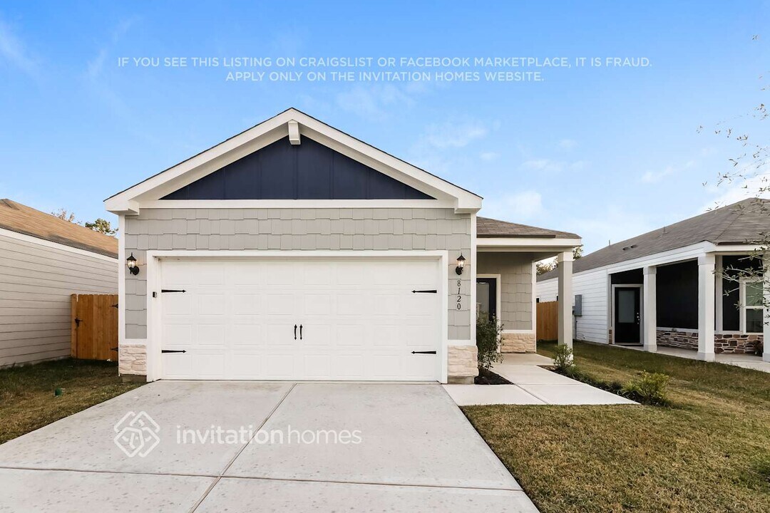 8120 Sunberry Shadow Dr in Houston, TX - Building Photo