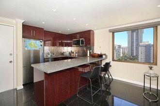 2140 Kuhio Ave. in Honolulu, HI - Building Photo - Building Photo