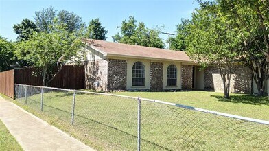6052 Highcrest Dr in Watauga, TX - Building Photo - Building Photo