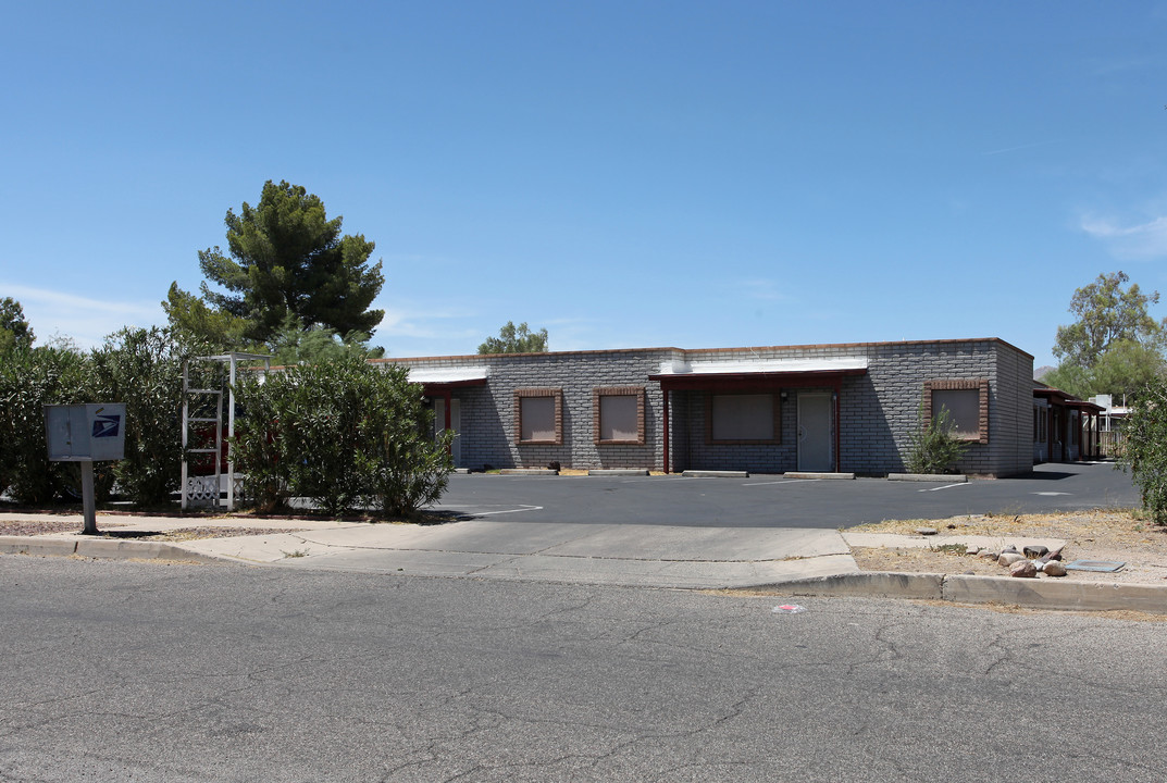 Sun Vista Apartments in Tucson, AZ - Building Photo