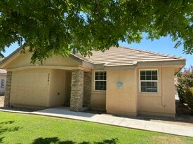 2301 N Vickie Ct, Unit 2301 Vickie Ct in Visalia, CA - Building Photo
