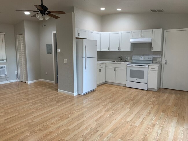 131 Nanimo Ct in Antioch, CA - Foto de edificio - Building Photo
