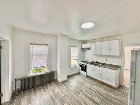 104 Henry St in Inwood, NY - Building Photo
