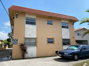 1833 SW 6th St in Miami, FL - Building Photo - Building Photo