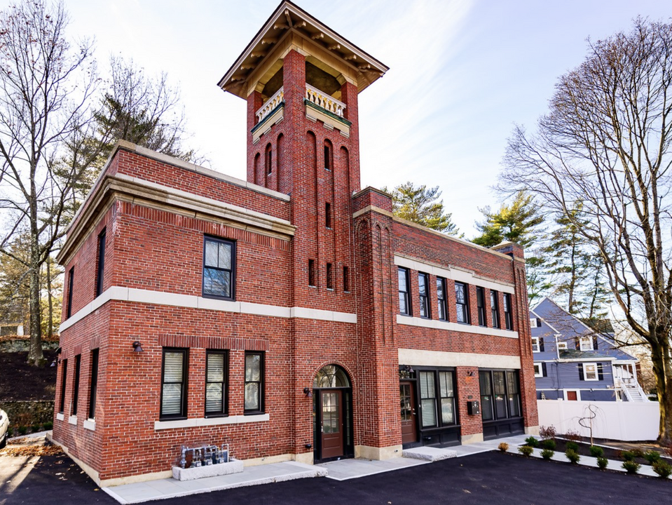 2044 Beacon St, Unit 2 in Waban, MA - Foto de edificio