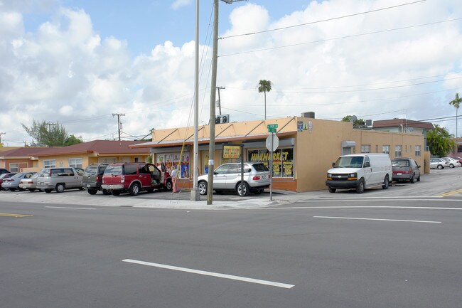 3280 Palm Ave in Hialeah, FL - Foto de edificio - Building Photo