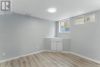 290 Scholfield Ave S in Welland, ON - Building Photo - Building Photo