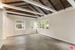 937 N Beverly Glen Blvd in Los Angeles, CA - Building Photo