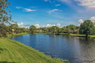 5319 Myrtle Wood in Sarasota, FL - Building Photo - Building Photo