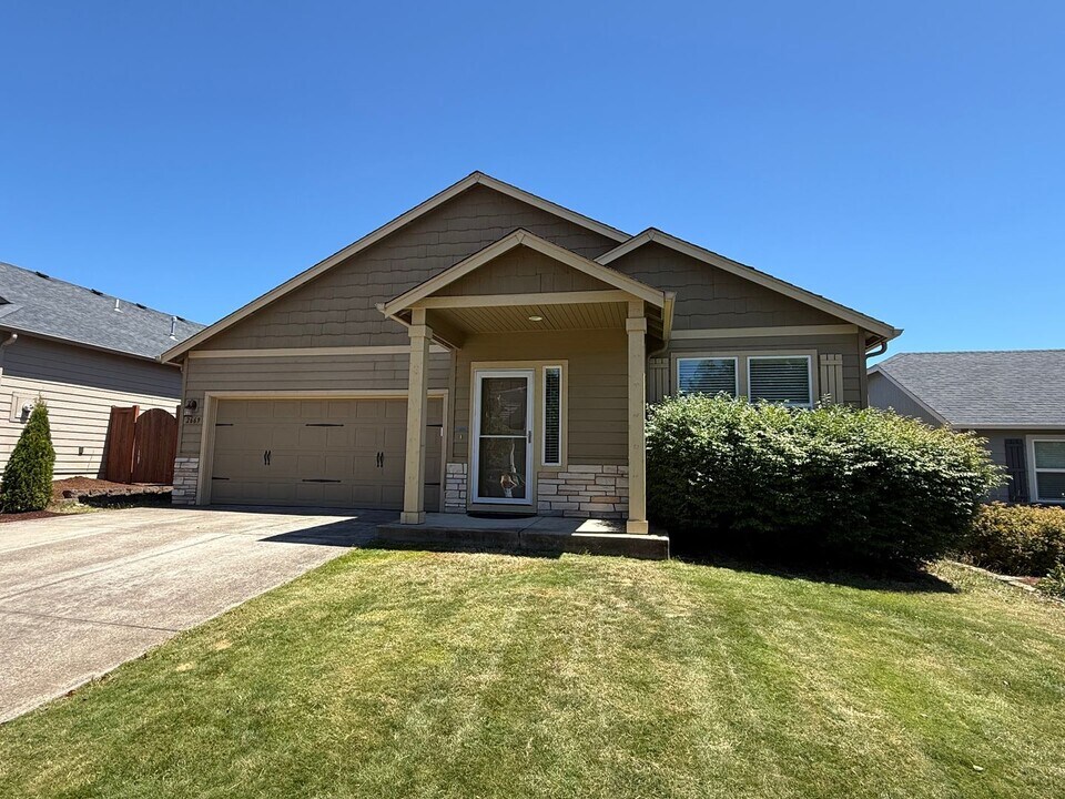 2669 NW Kingston Way in Albany, OR - Building Photo