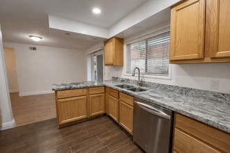 8373 Wabash St in Ventura, CA - Foto de edificio - Building Photo