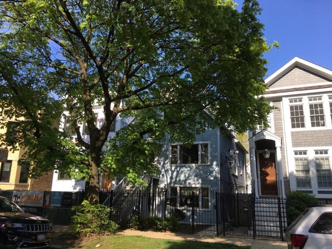 3421 N Bell Ave, Unit 2 in Chicago, IL - Building Photo - Building Photo