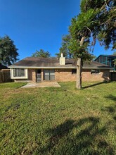 204 Huckleberry Dr in Lake Jackson, TX - Building Photo - Building Photo