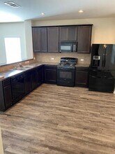 124 Hollis Ln in Kyle, TX - Building Photo - Building Photo