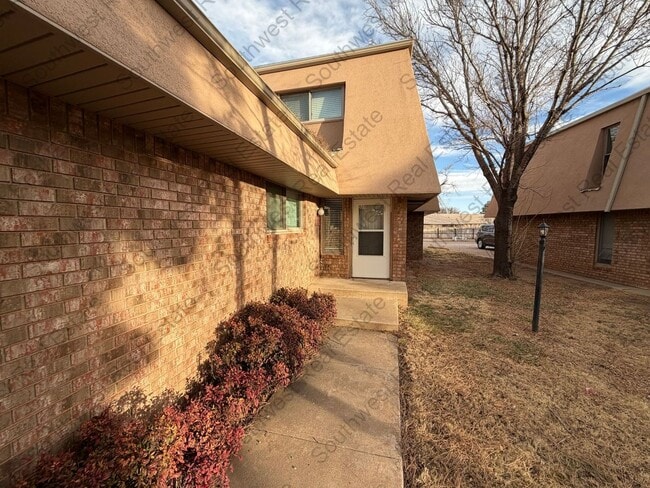 property at 3525 Adenmor Ct