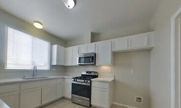 740 Pino Ave in Lancaster, CA - Building Photo - Building Photo